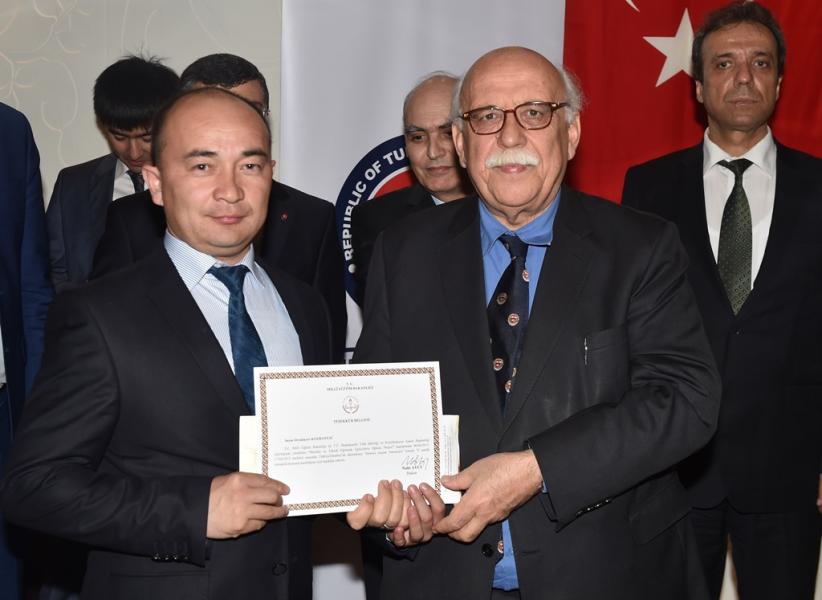 Minister Avcı presents certificate to Kazakh instructors